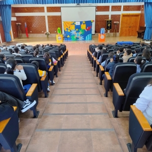 La Compañía de Títeres Aula y Teatro realiza una presentación especial para nuestros estudiantes.